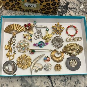 Vintage Brooches Assorted Lot